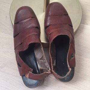 Brown sandals 6.5